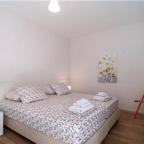 1 Bedroom Apartment with Shared Pool near Sumartin, Brac Island, Sleeps 2- 4